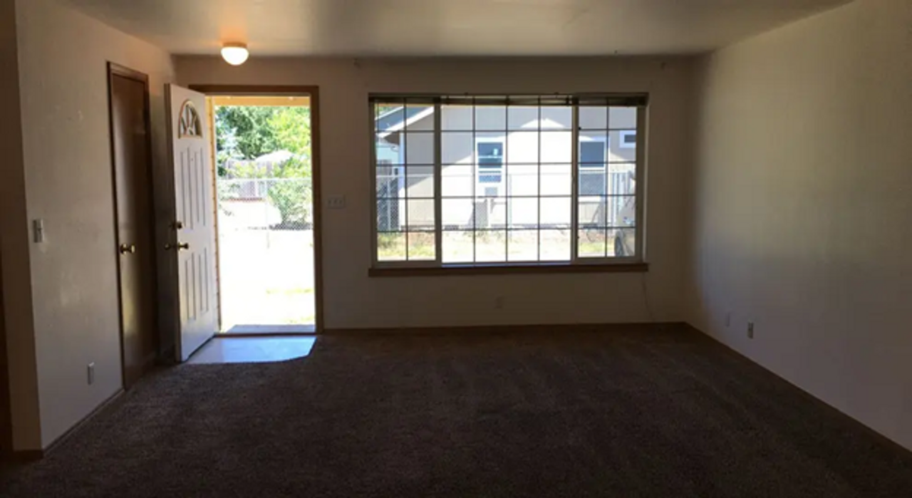 450 Boardwalk Pl - Photo 3 of 14