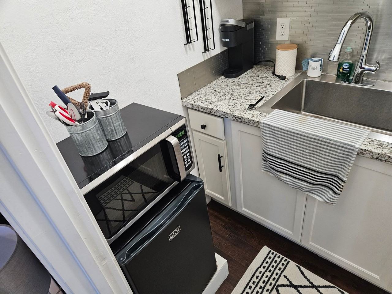 909 Changason Way - Photo 3 of 14