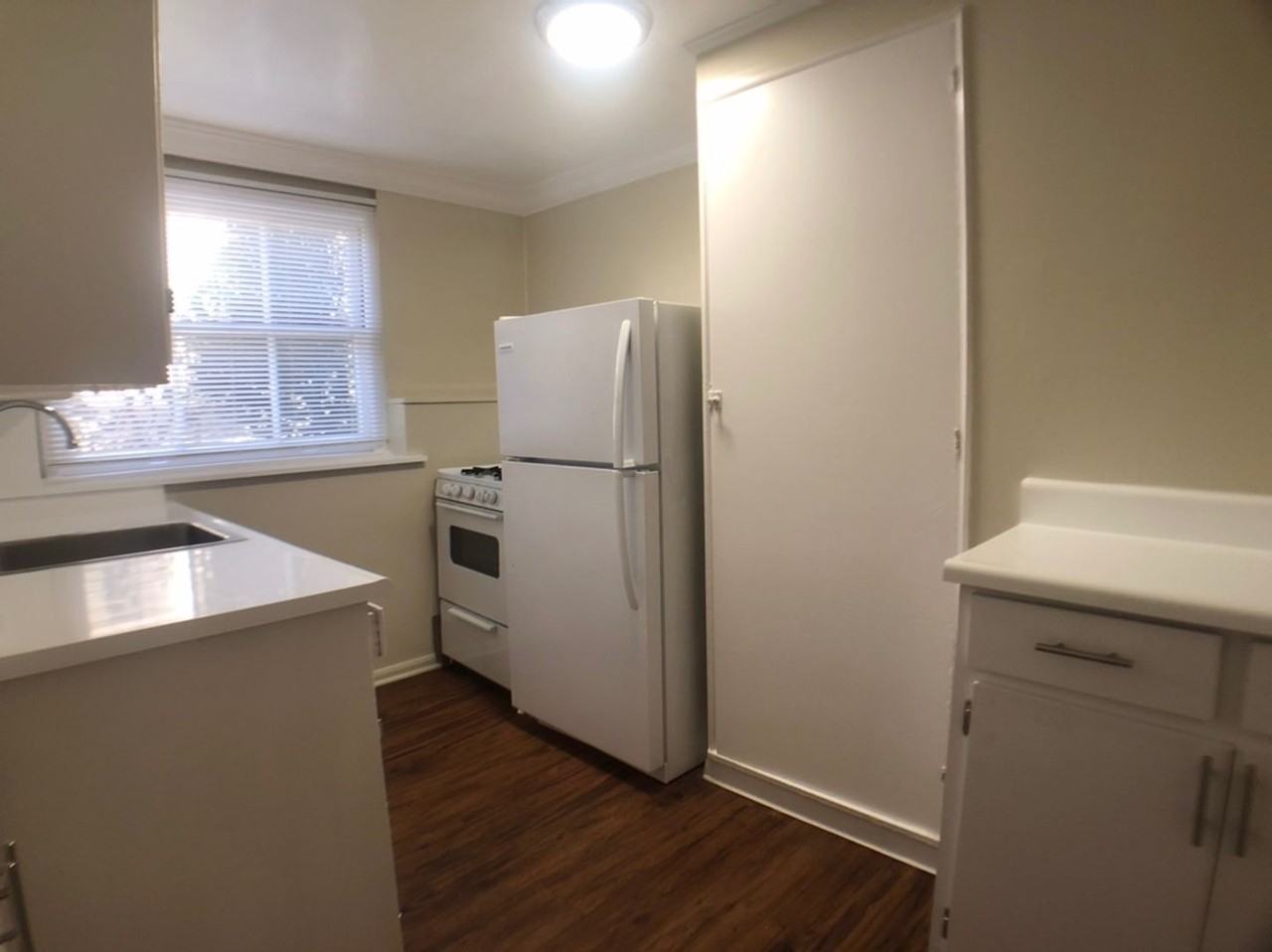 611 Levering Ave - Photo 5 of 23