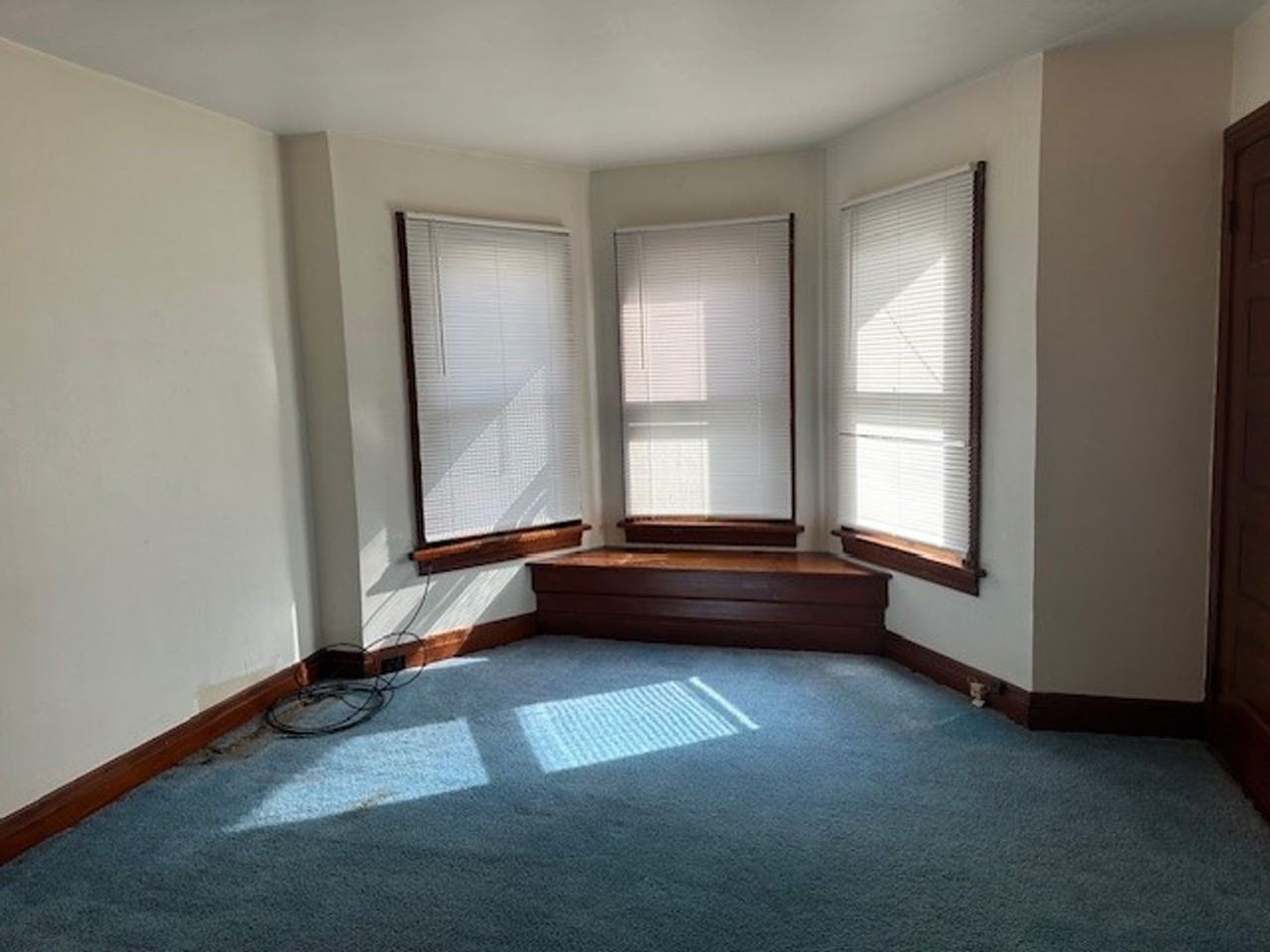 604-606 Center St - Photo 3 of 8