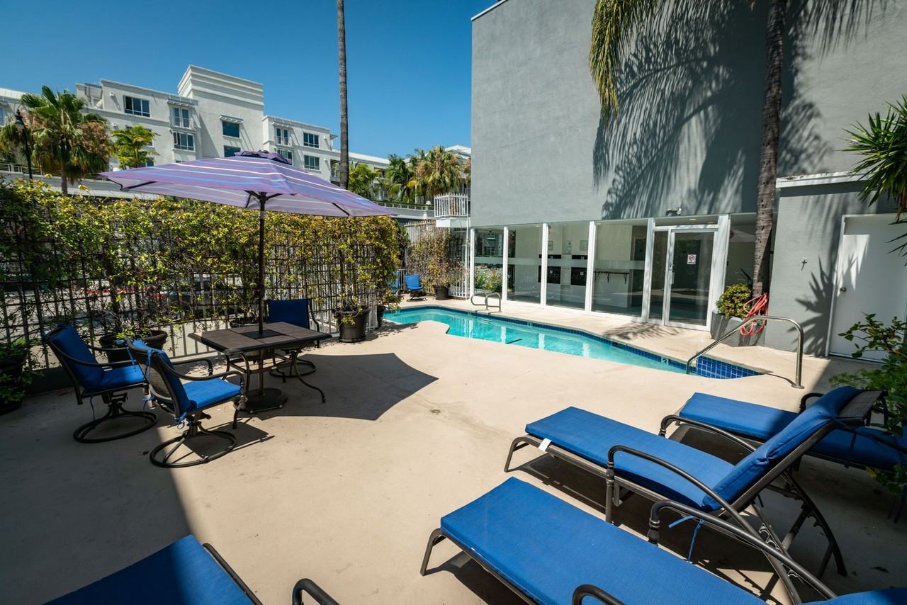 170 North Crescent Street - Photo 3 of 5