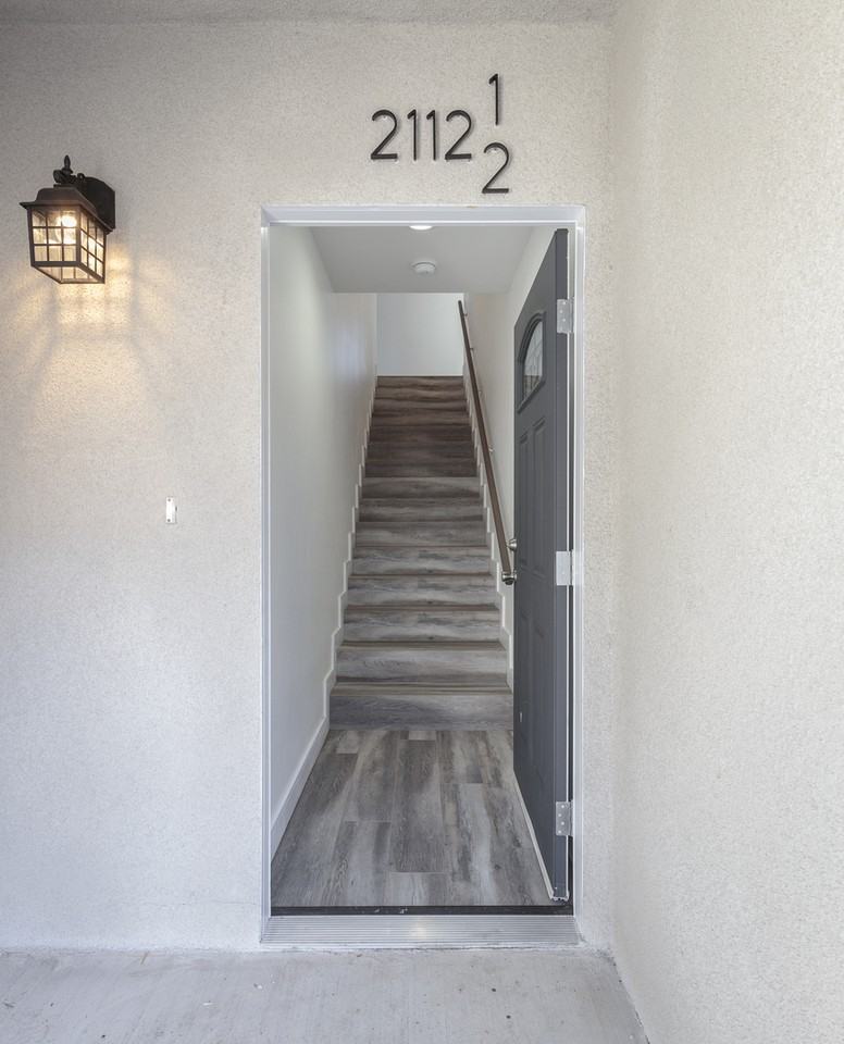 2110 Carmona Ave - Photo 2 of 24