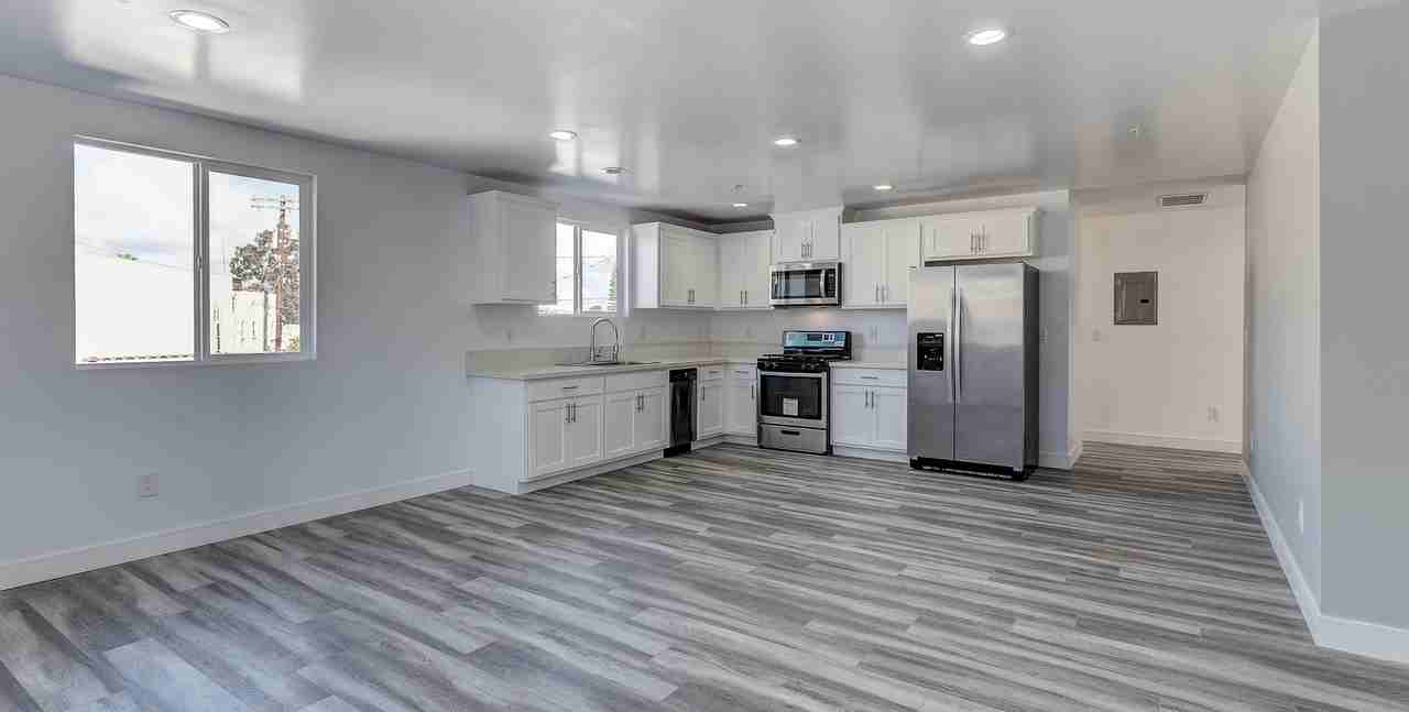 2110 Carmona Ave - Photo 3 of 24