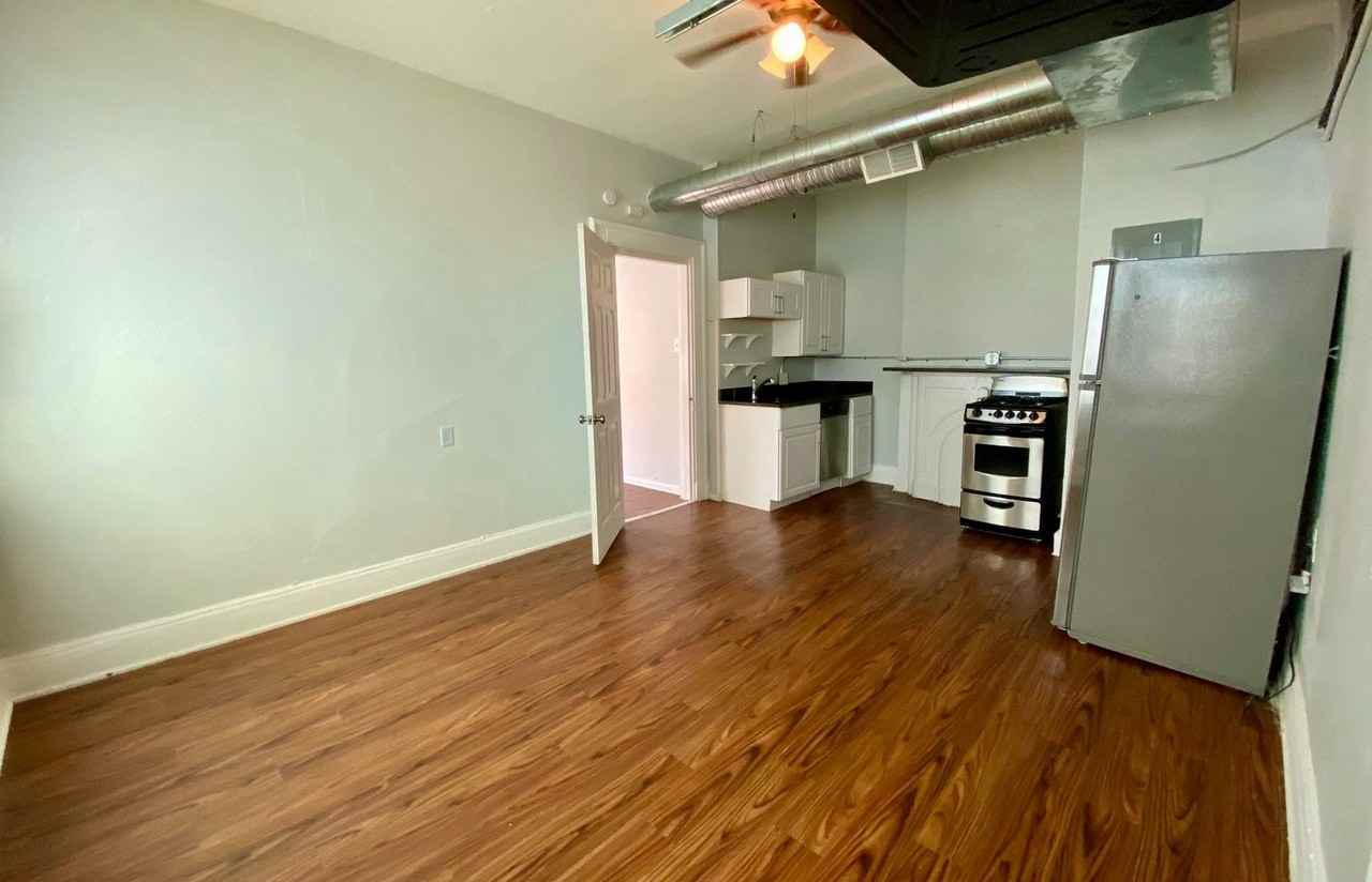 2337 W Clifton Apartments - Photo 5 of 41