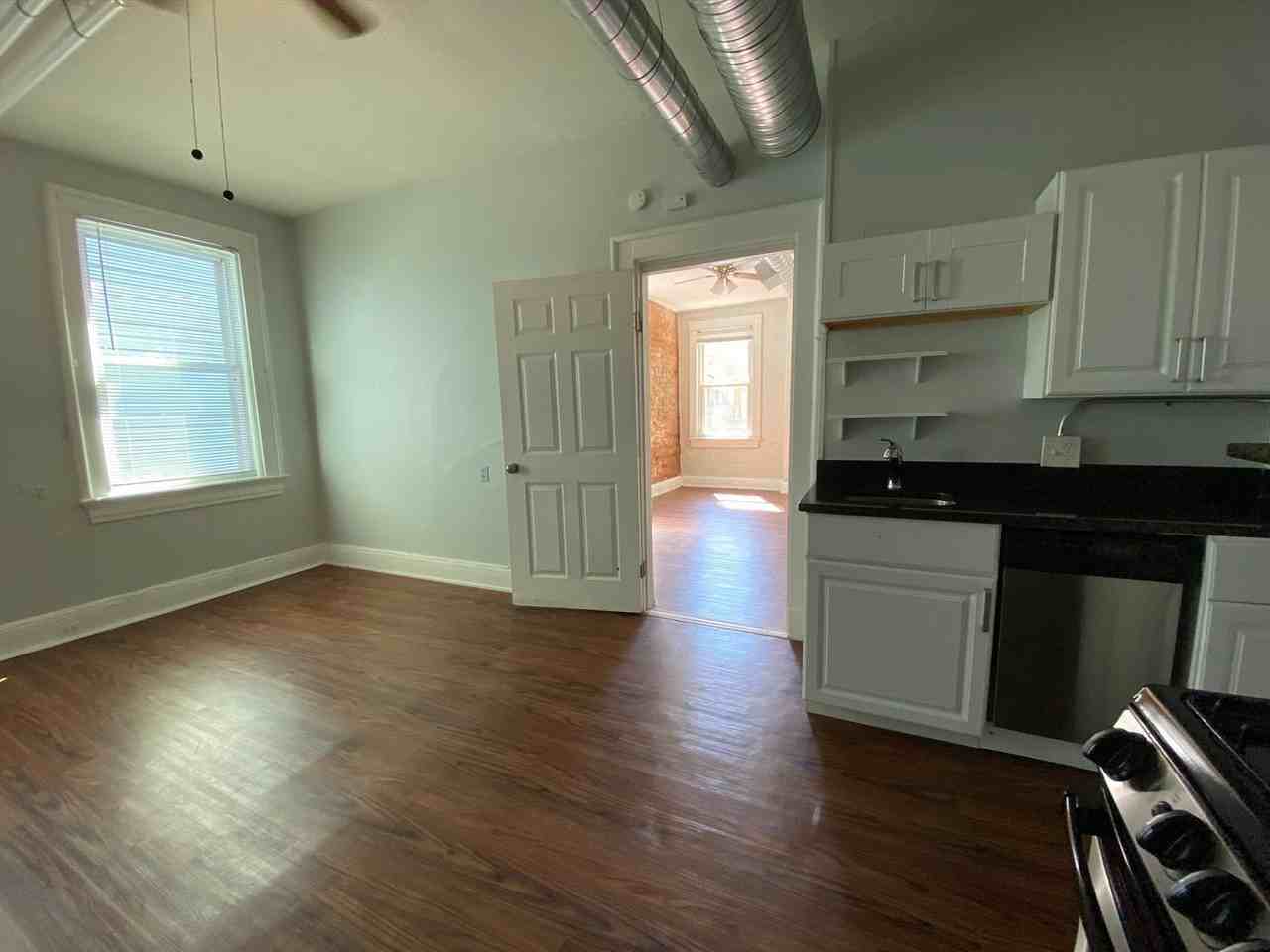 2337 W Clifton Apartments - Photo 6 of 41