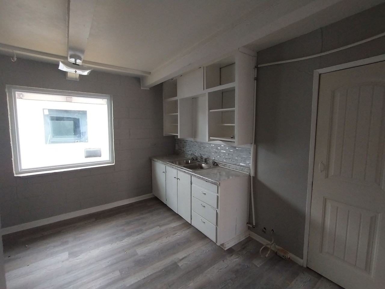 Fully remodeled duplex only blocks away from restaurants and nightlife. - Photo 2 of 5