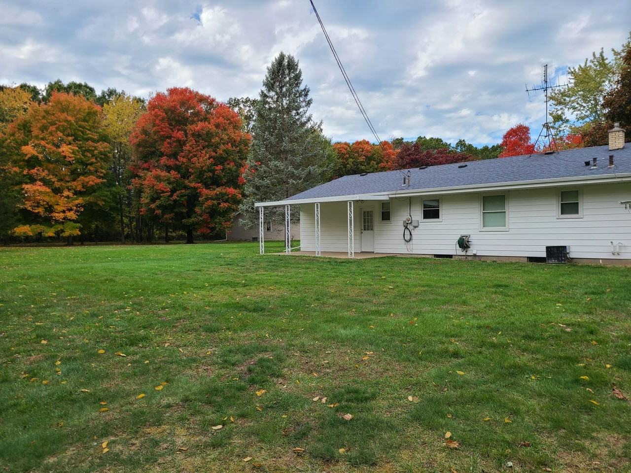 3386 Circle Dr - Photo 2 of 12