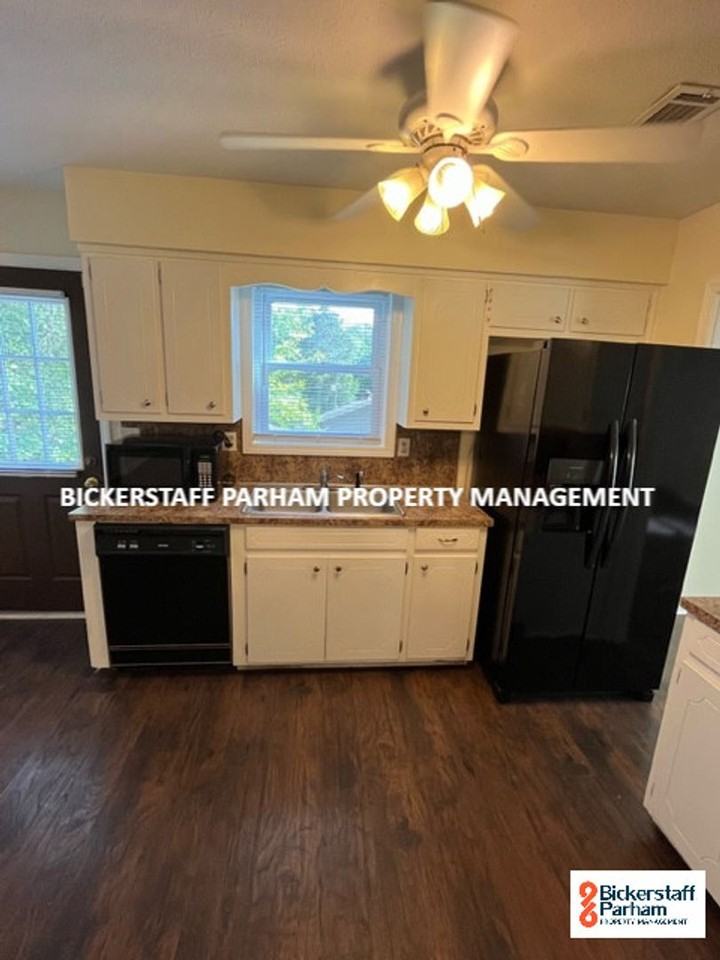 3902 Leisure Ave - Photo 6 of 33