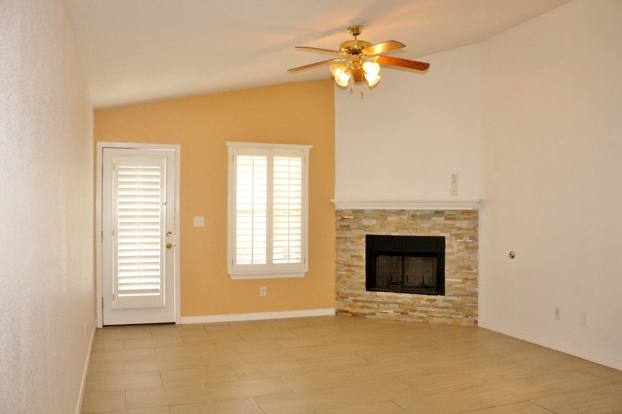 14220 Pacific Point Dr - Photo 5 of 19