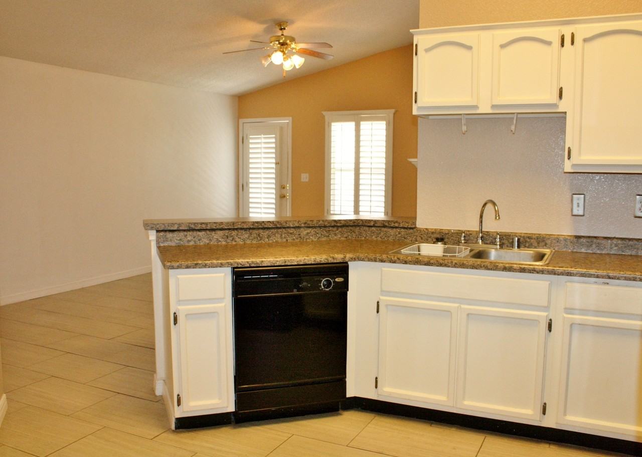 14220 Pacific Point Dr - Photo 7 of 19