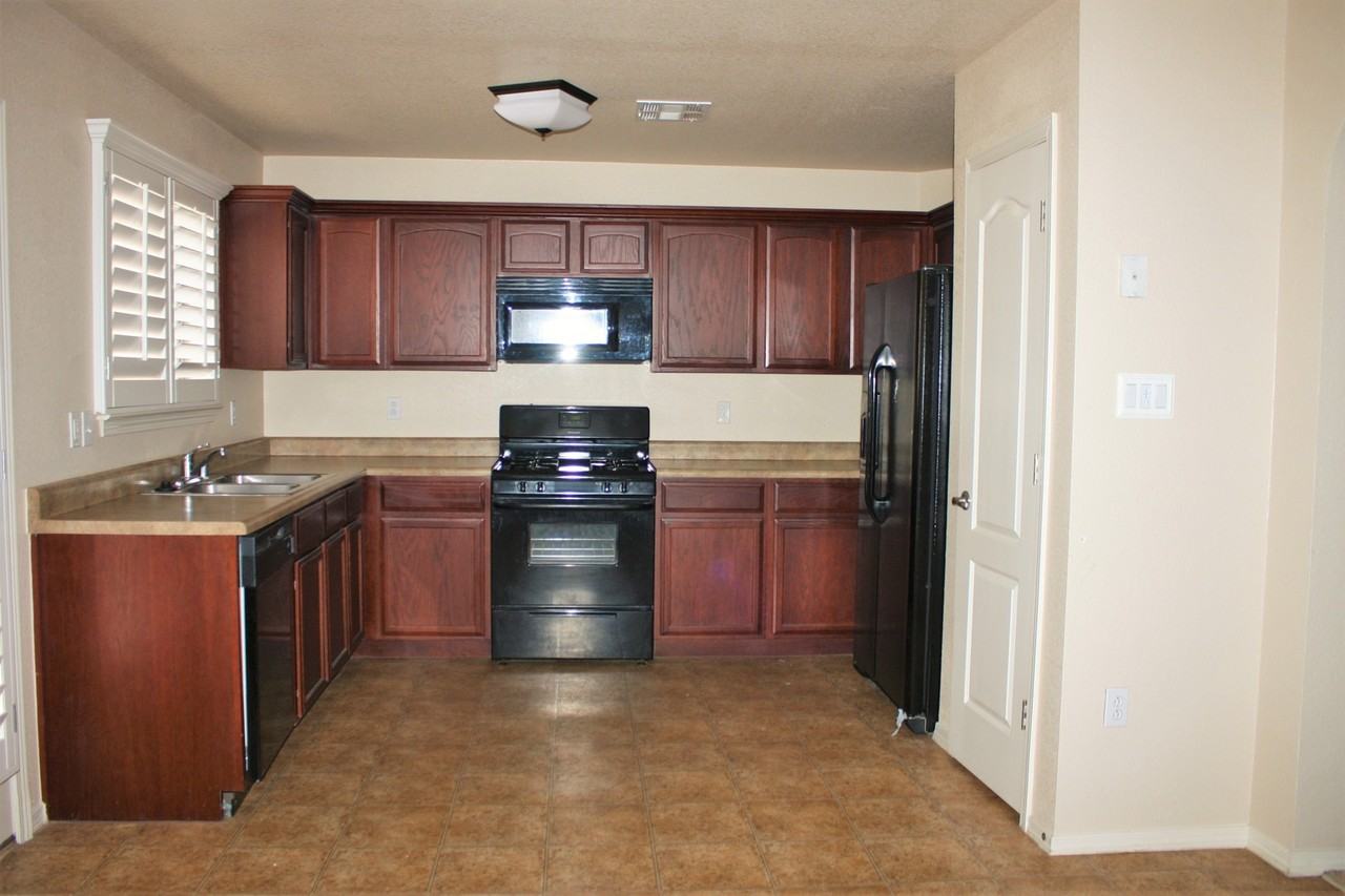 2601 Steffi Graf Dr - Photo 3 of 11