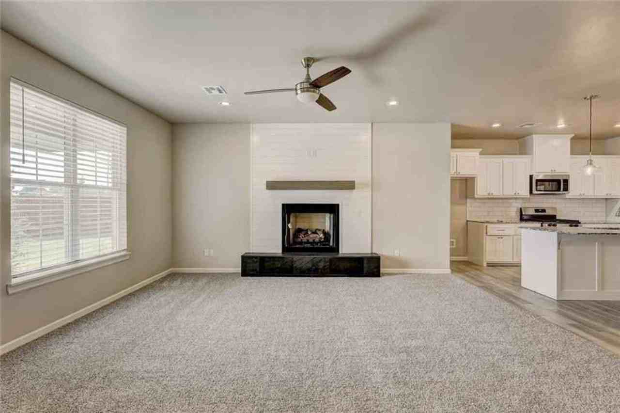 101 N Shannon Way - Photo 3 of 46