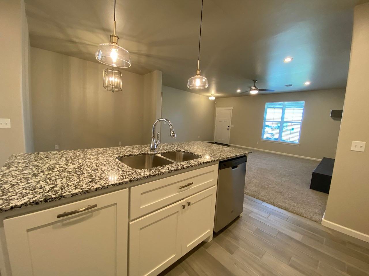 101 N Shannon Way - Photo 5 of 46