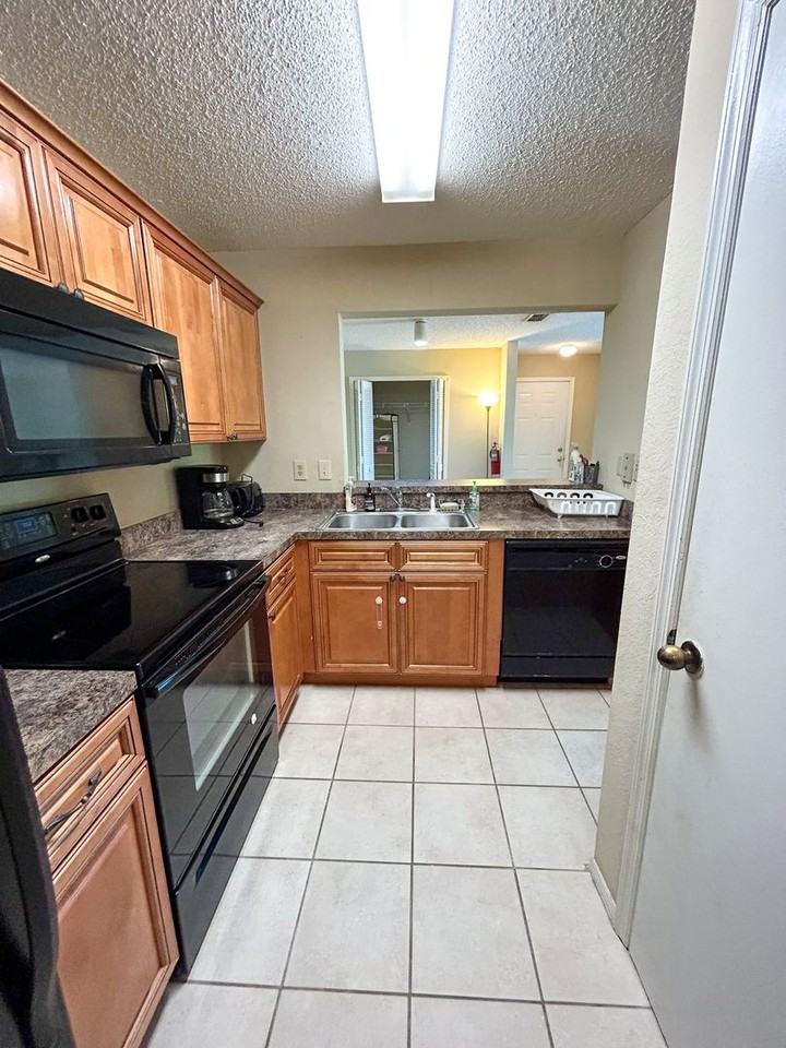 3705 Sw 27th St #1221 - Photo 7 of 29