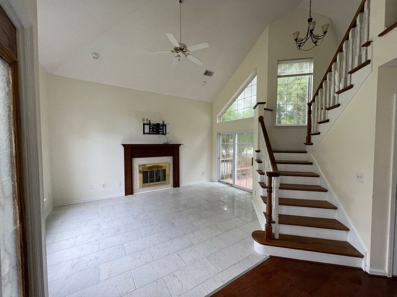 1635 Pondside Dr - Photo 3 of 43