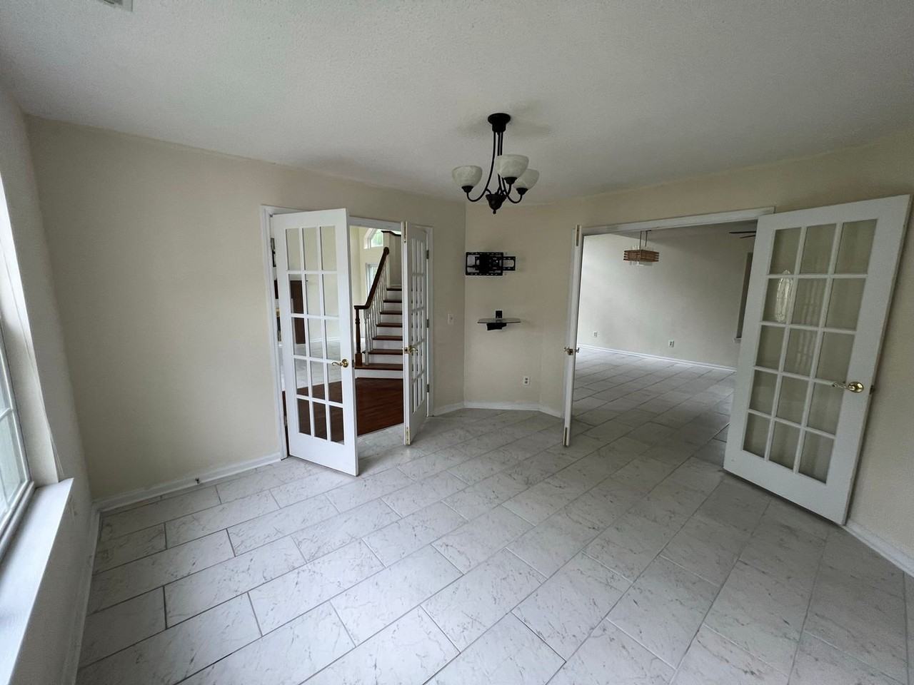 1635 Pondside Dr - Photo 4 of 43