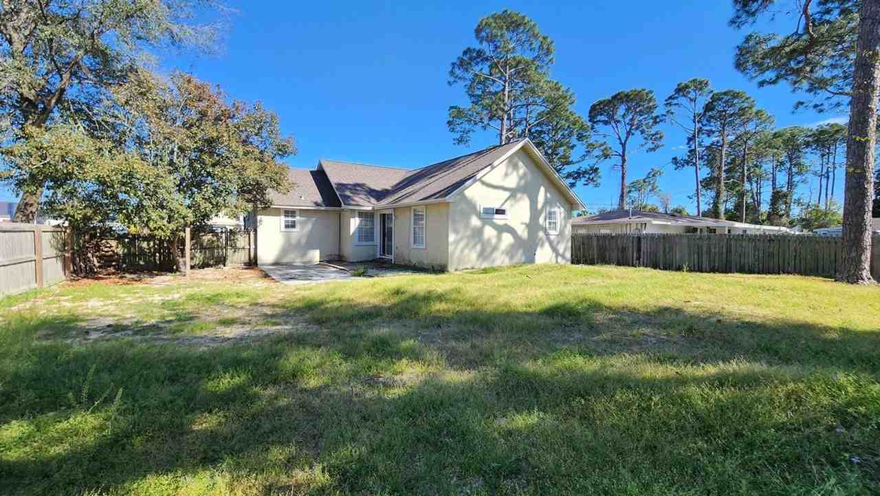 2318 Beech St - Photo 2 of 35
