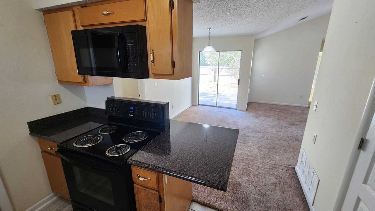 2318 Beech St - Photo 7 of 35