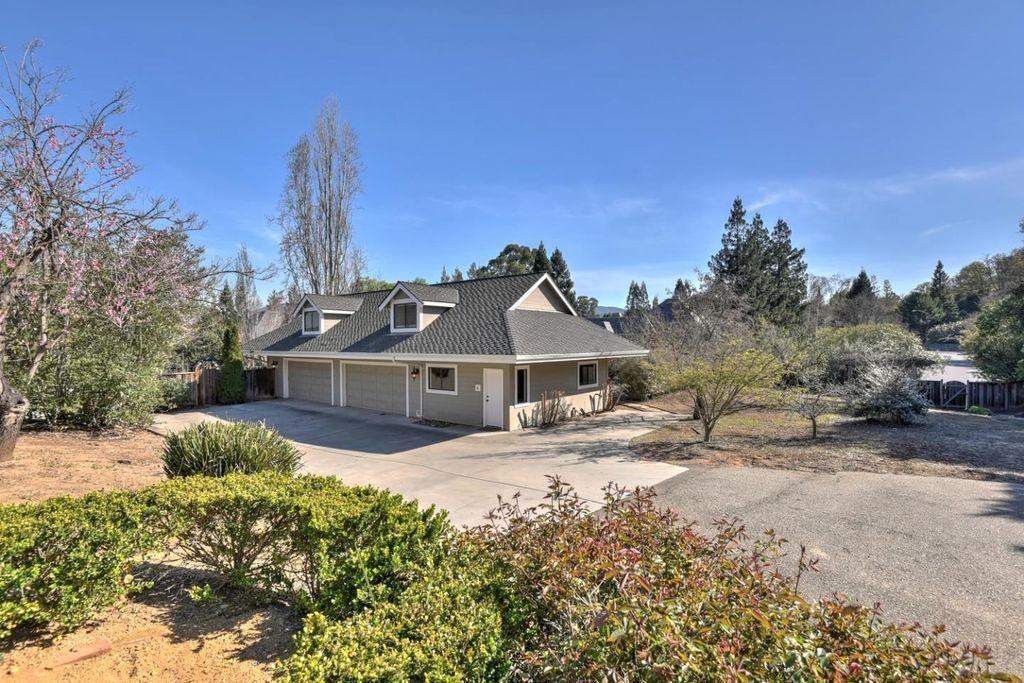 17920 Daves Ave - Photo 2 of 20