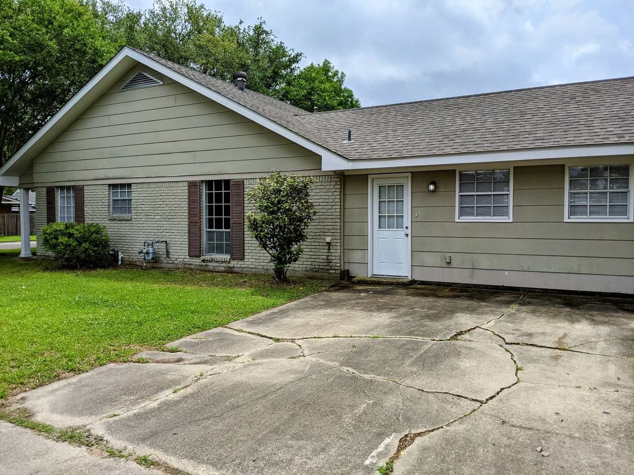 300 Highland Dr - Photo 2 of 22