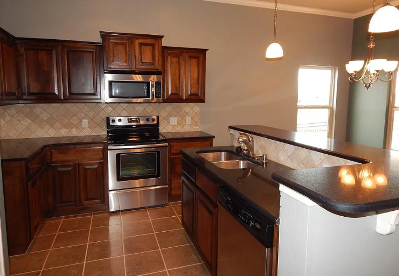 2605 Nw 180th St - Photo 3 of 15