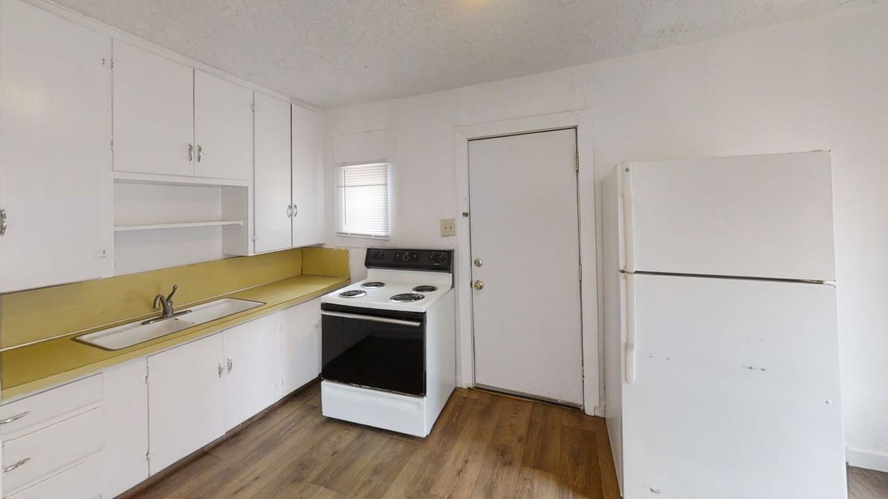 416 W 6th St - Photo 5 of 16