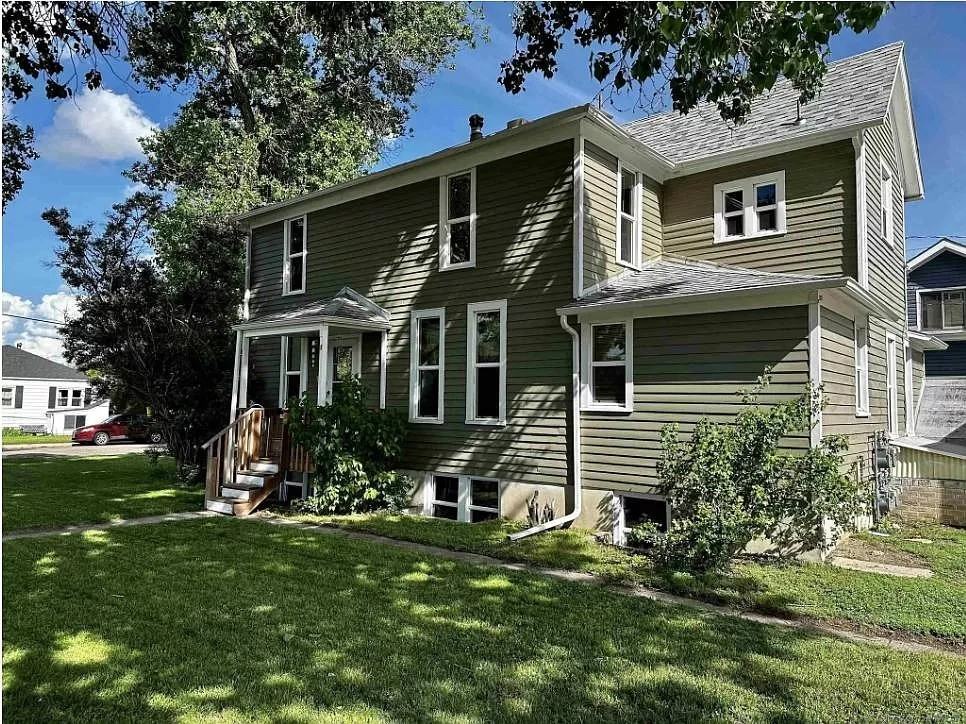 2120 Russell Ave #4 - Photo 2 of 19