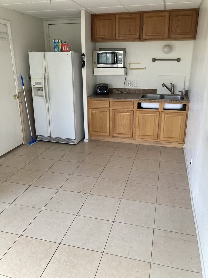 26651 Brian Pl - Photo 3 of 10