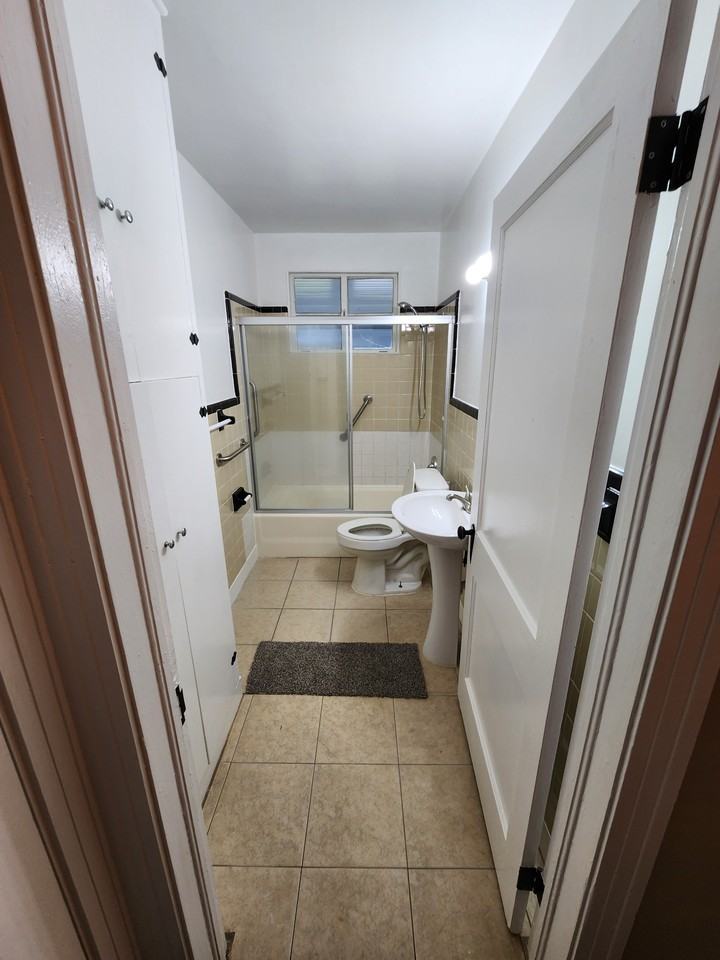 1515 W Washington St #14 - Photo 2 of 17