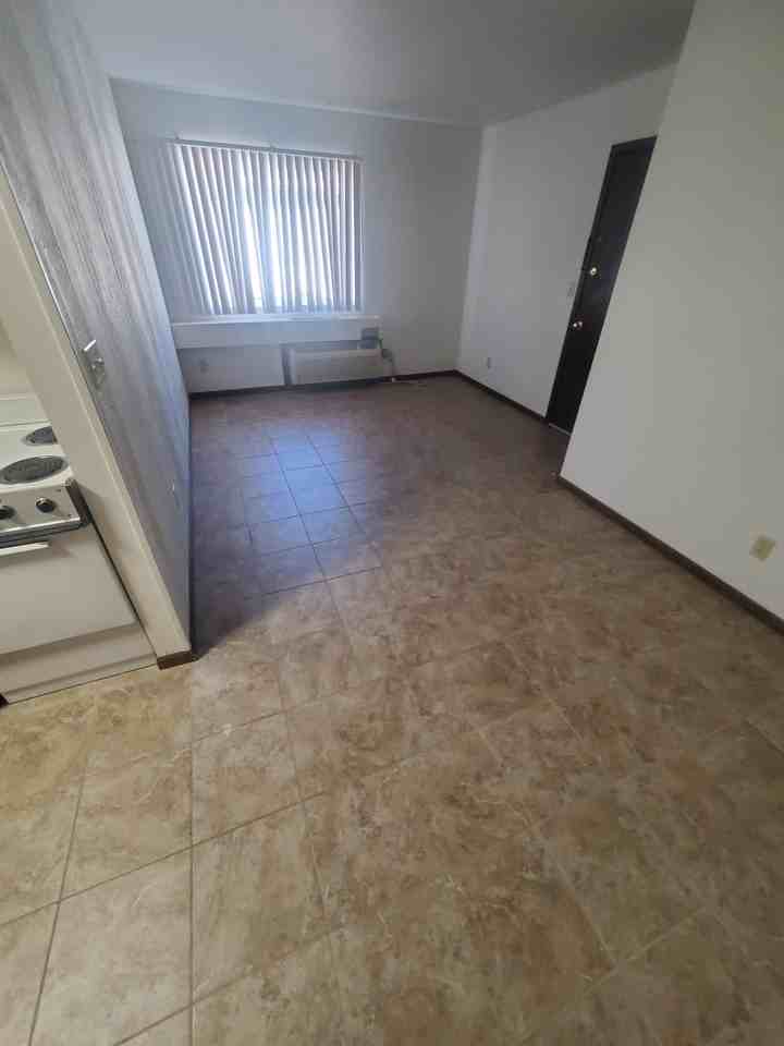 1711 La Crescent St #110 - Photo 3 of 11