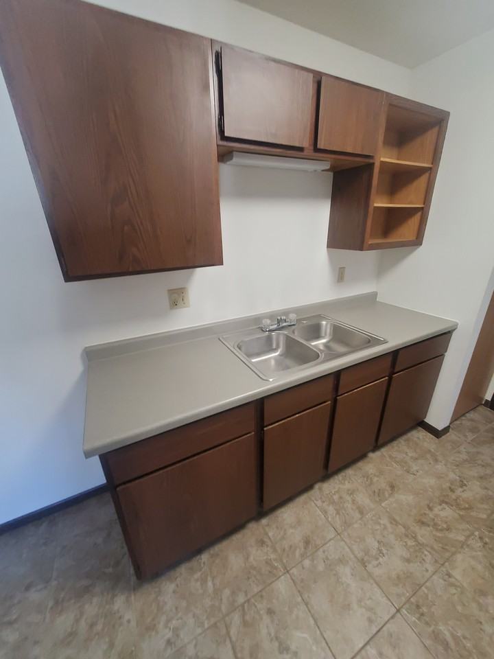 1711 La Crescent St #110 - Photo 4 of 11