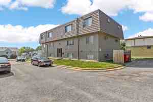 featured image of 612 S Van Buren St #4