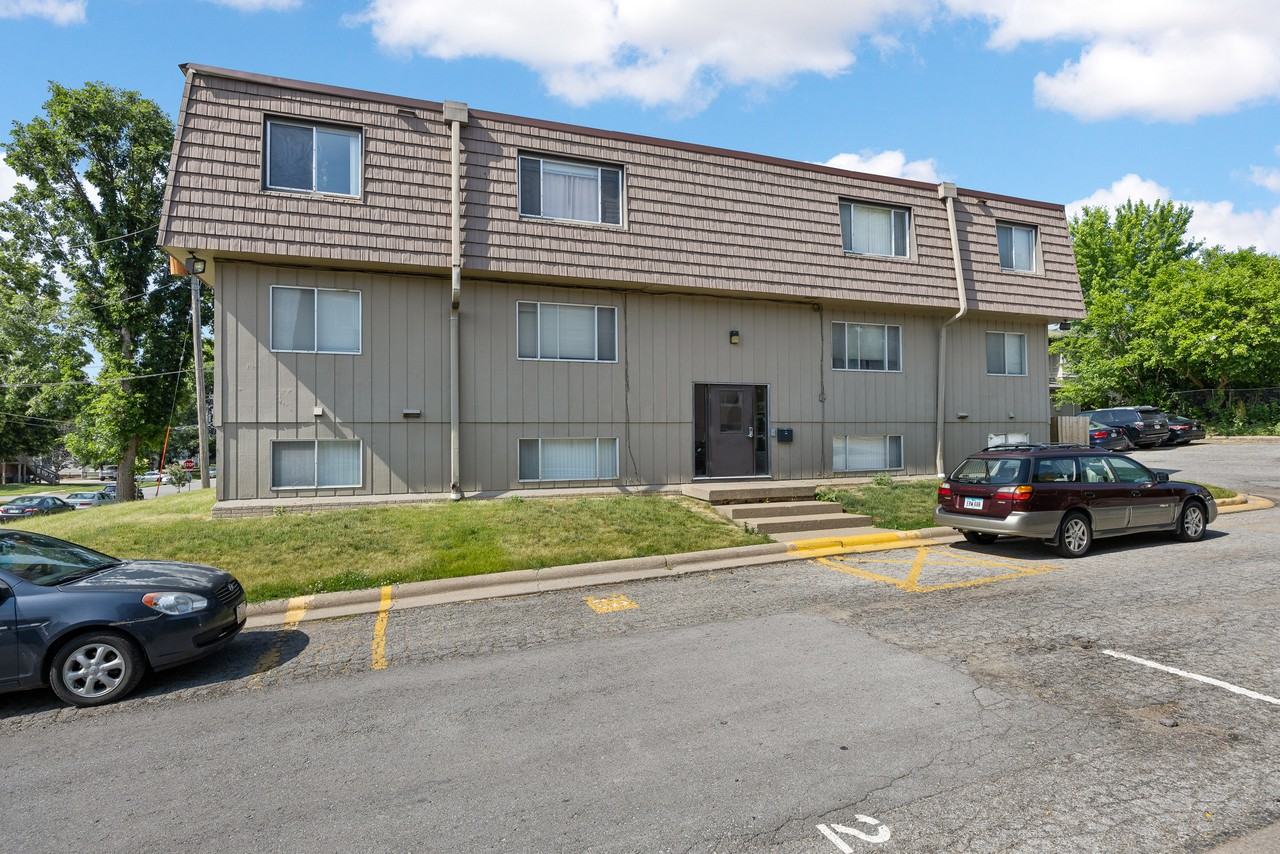 612 S Van Buren St #4 - Photo 2 of 12