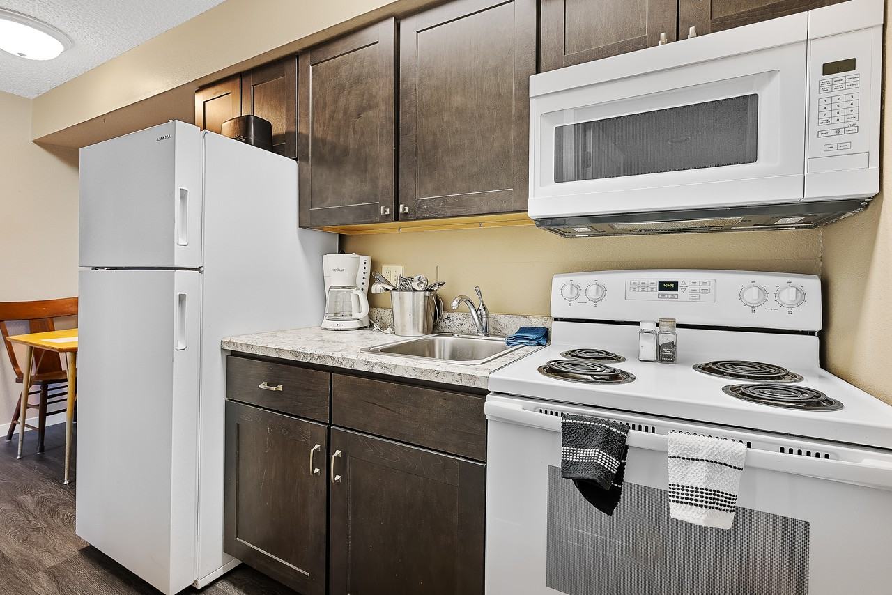 612 S Van Buren St #4 - Photo 4 of 12