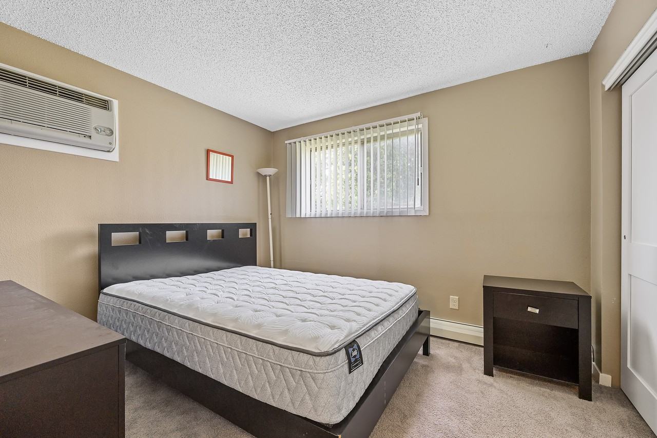 612 S Van Buren St #4 - Photo 5 of 12