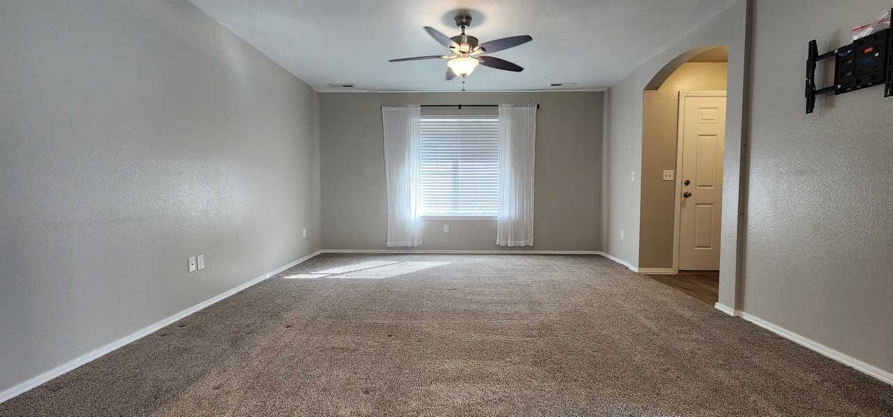 657 N Manship Ave #1 - Photo 2 of 18