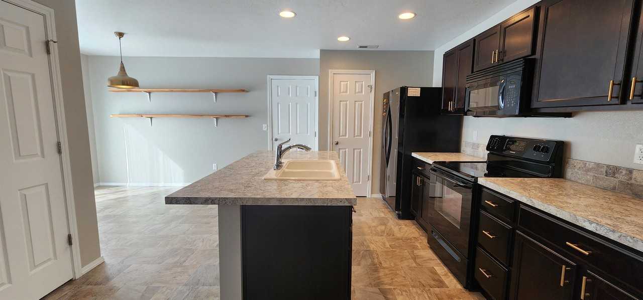 657 N Manship Ave #1 - Photo 4 of 18