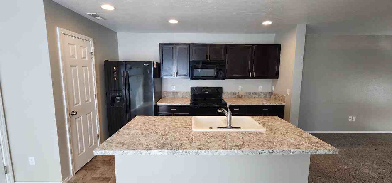 657 N Manship Ave #1 - Photo 5 of 18