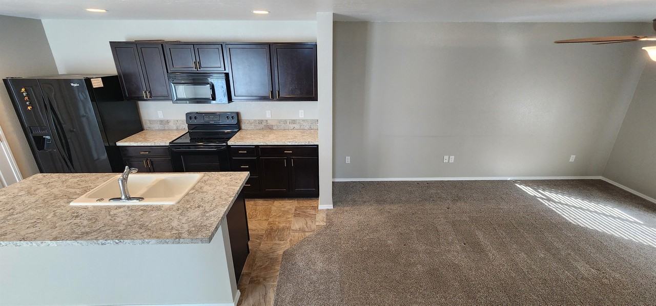 657 N Manship Ave #1 - Photo 7 of 18