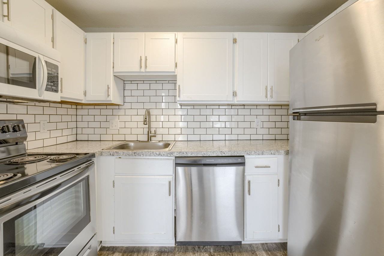 210 S 24th St #205 - Photo 2 of 20