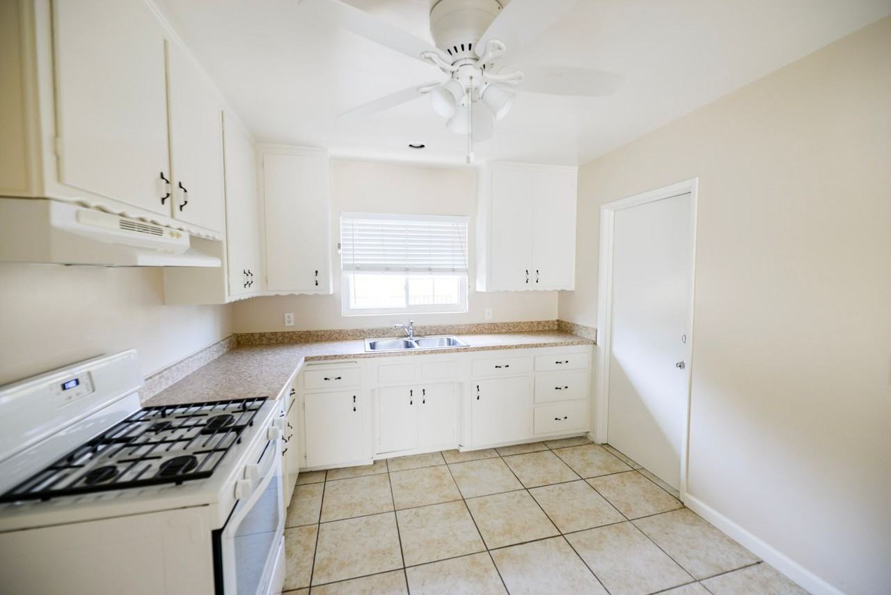 219 W Avenida Palizada - Photo 3 of 29
