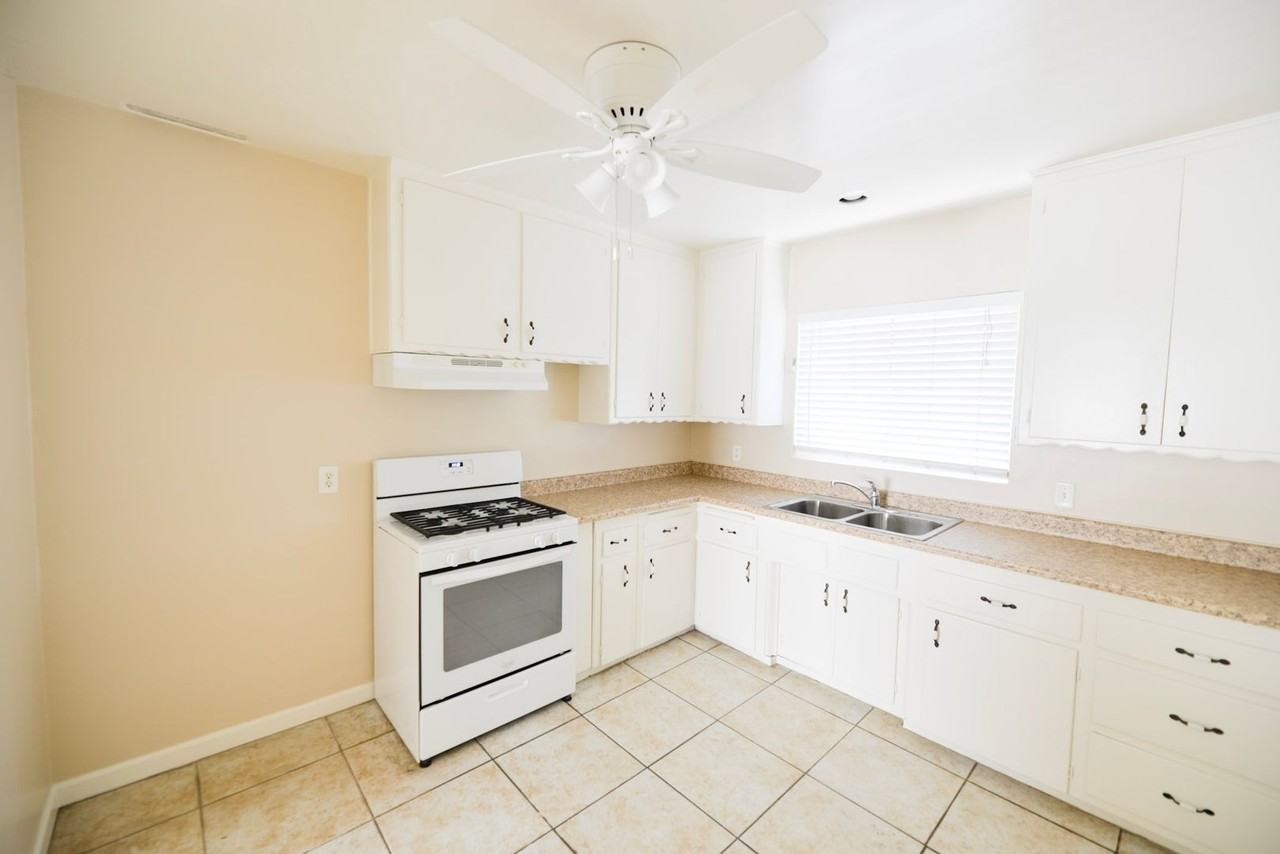 219 W Avenida Palizada - Photo 4 of 29