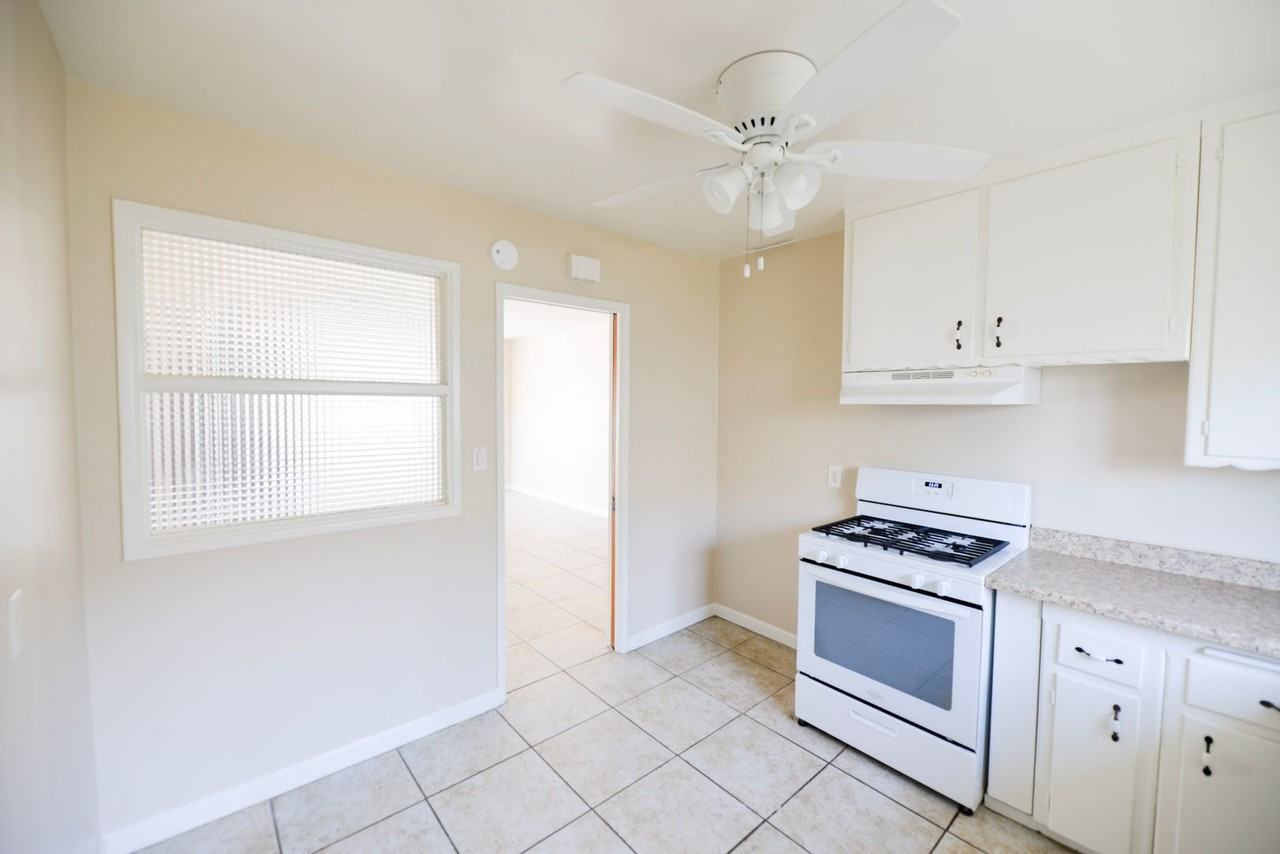 219 W Avenida Palizada - Photo 5 of 29