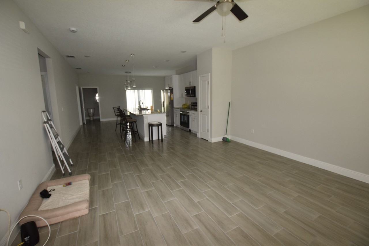 642 Desmoines Ct - Photo 5 of 38