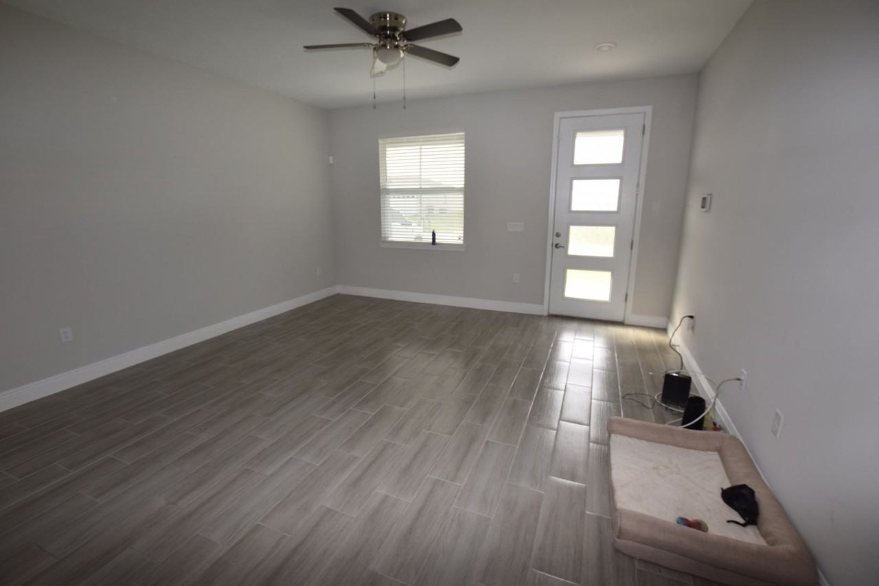 642 Desmoines Ct - Photo 6 of 38