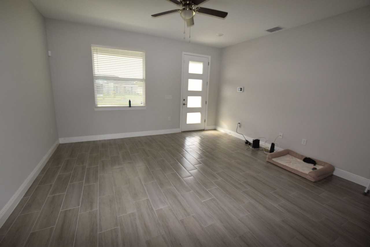 642 Desmoines Ct - Photo 7 of 38