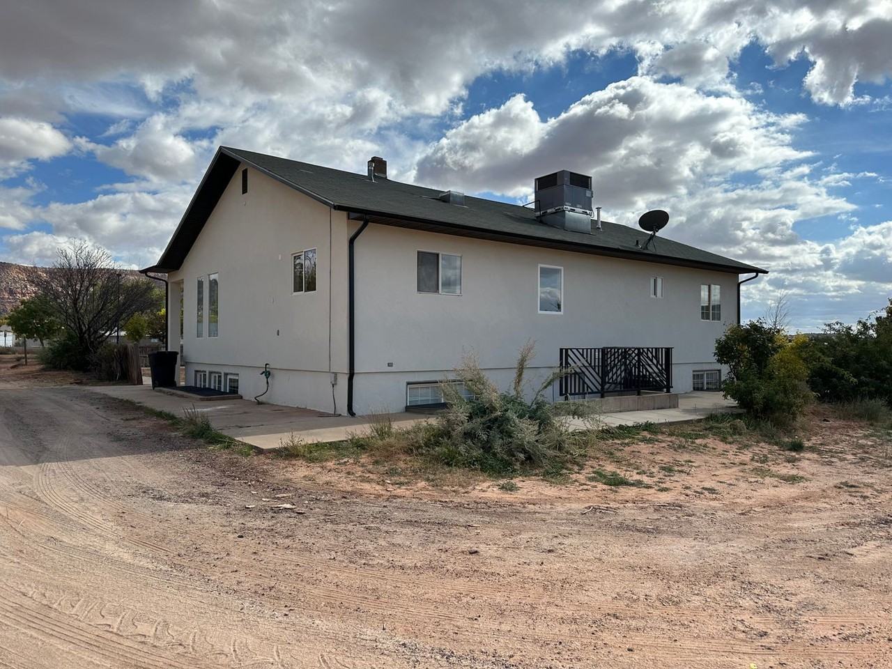 245 N Willow St - Photo 2 of 11