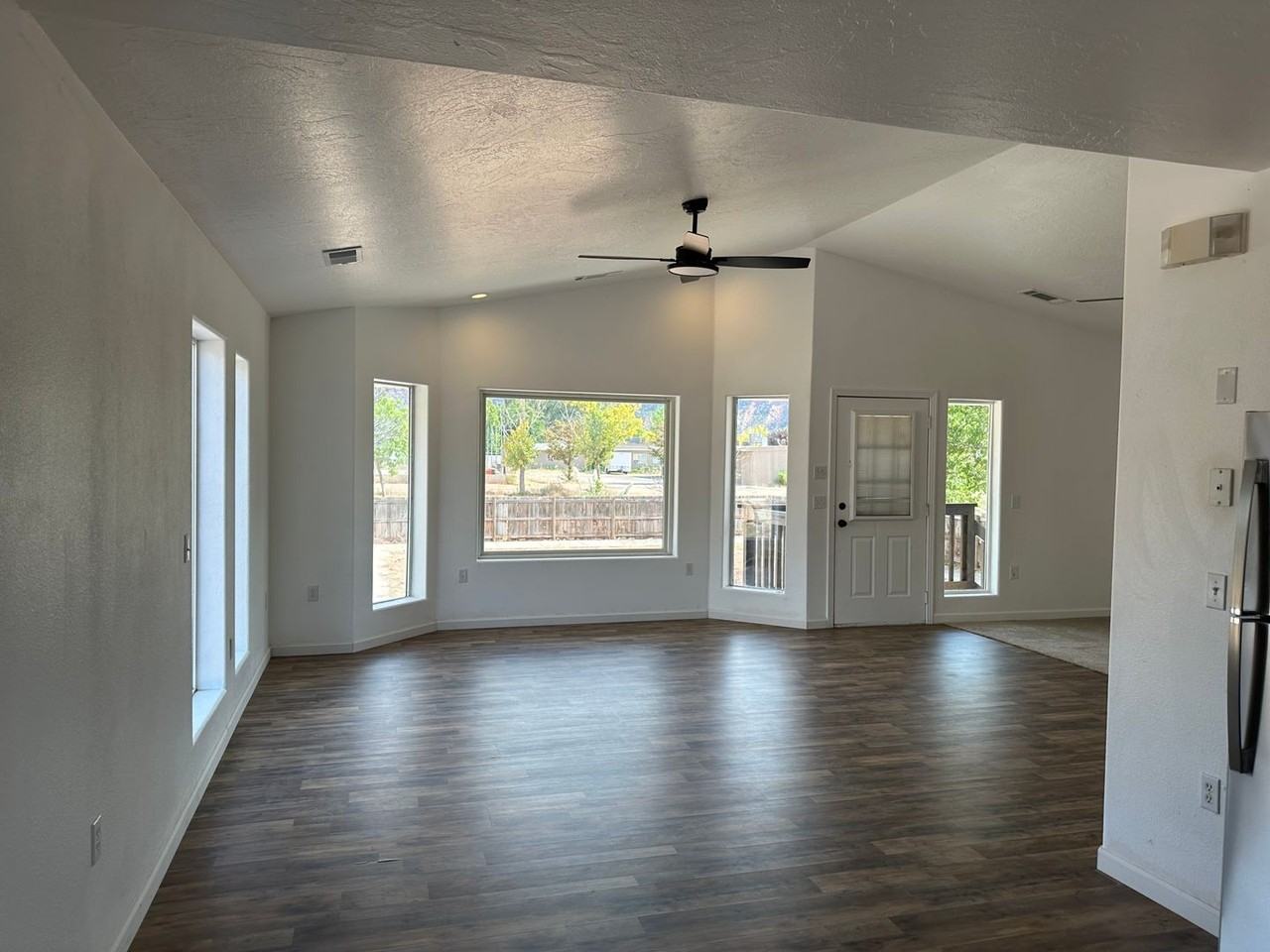 245 N Willow St - Photo 7 of 11