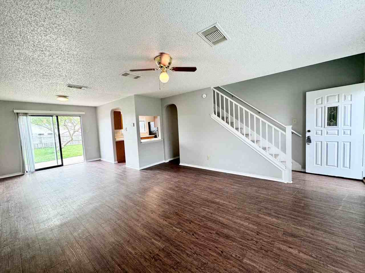 8732 Seneca Crk - Photo 3 of 20