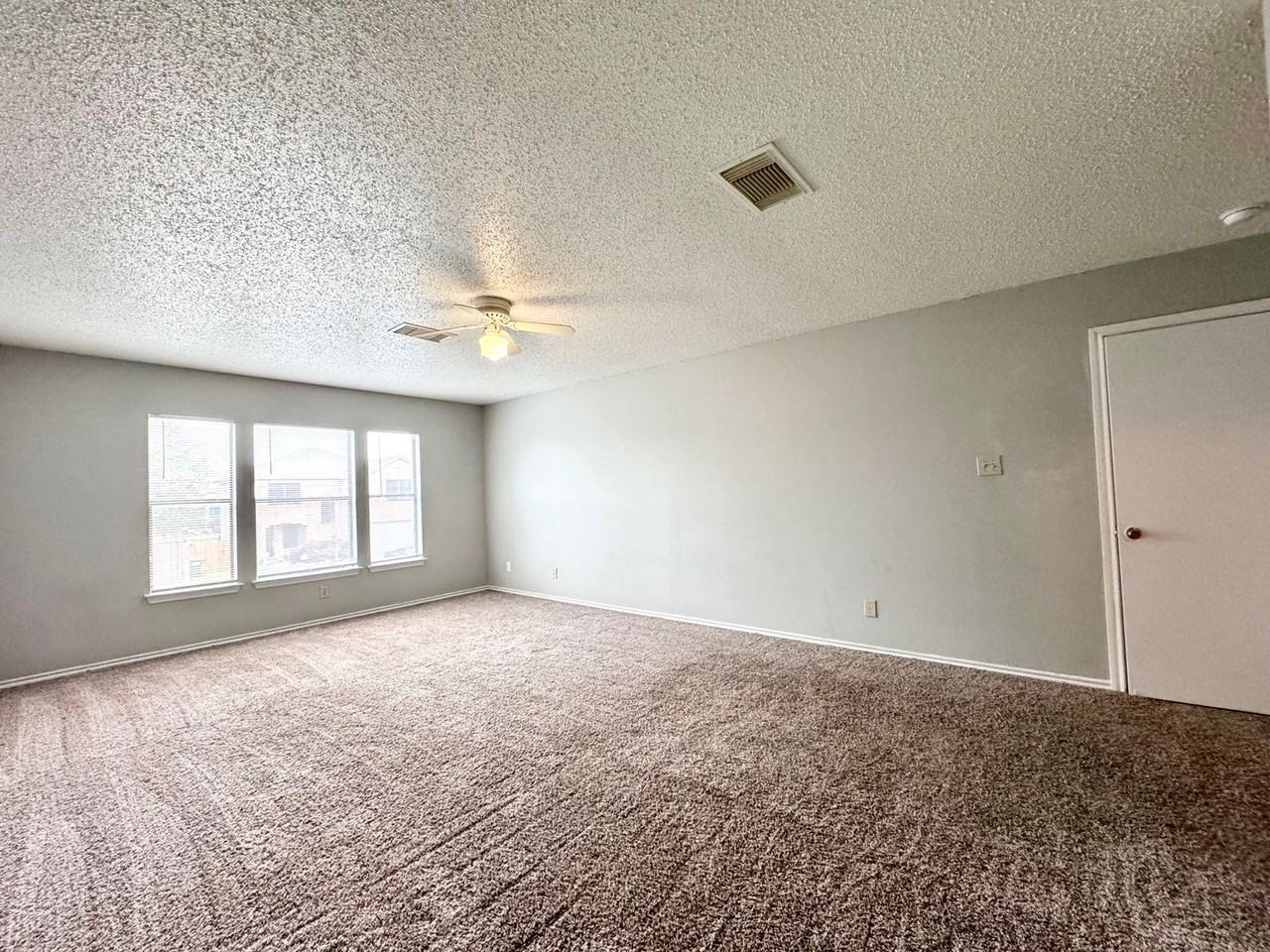 8732 Seneca Crk - Photo 7 of 20